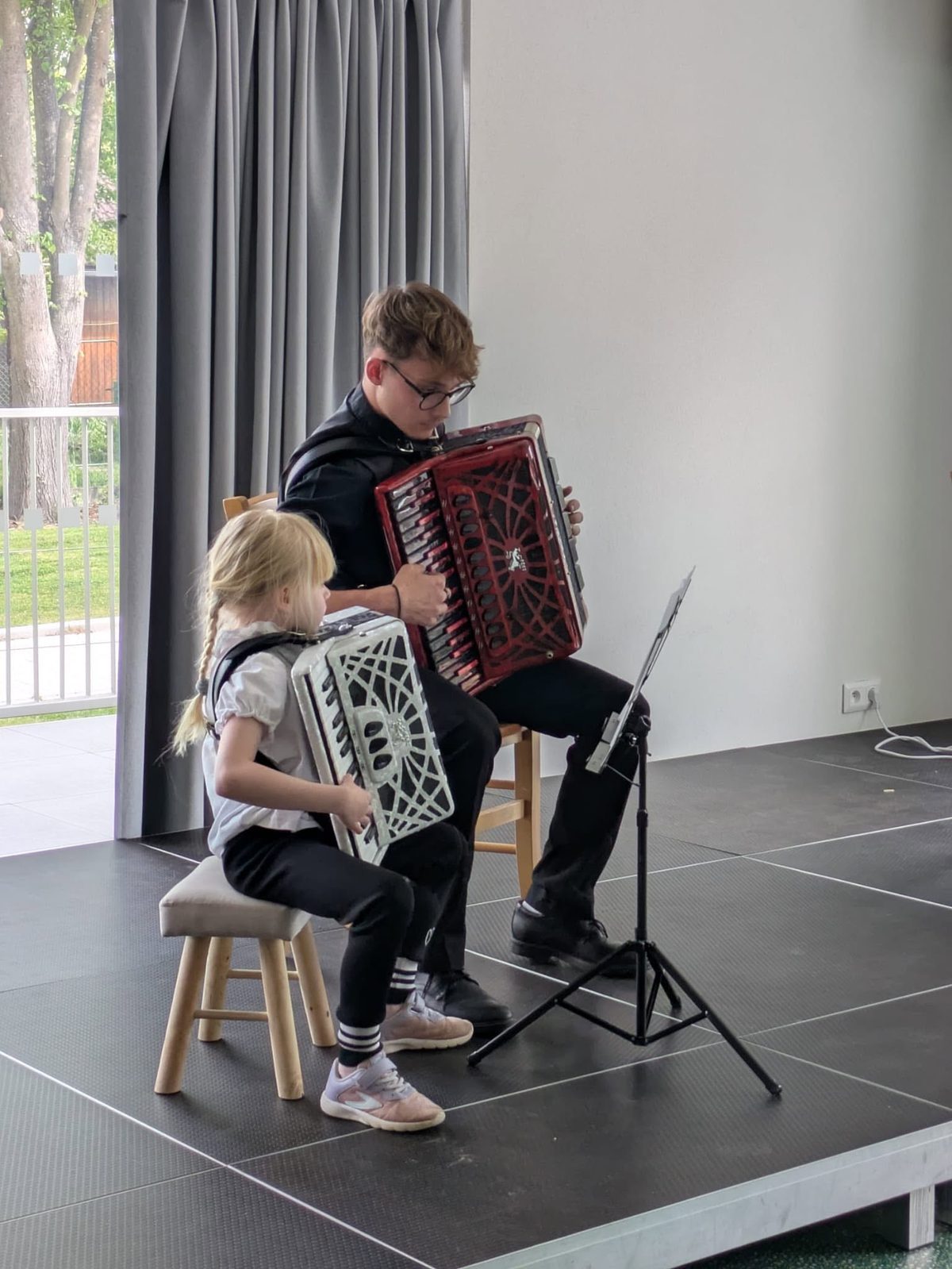 Děti s akordeony